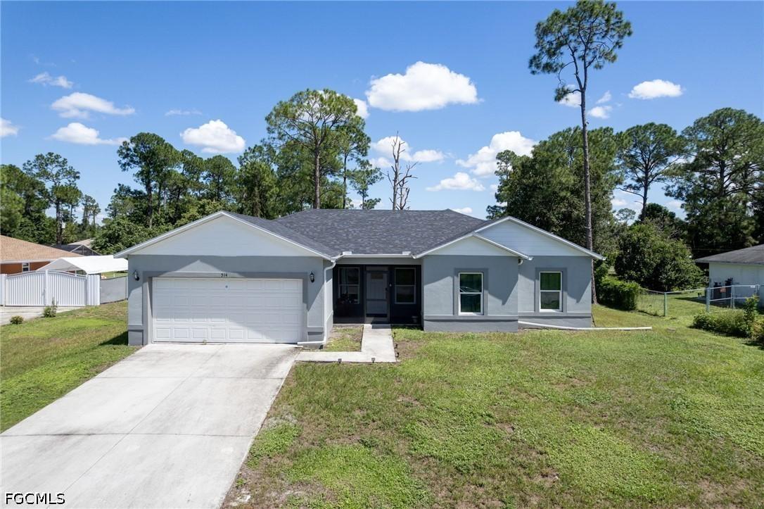 514 Lincoln Ave., Lehigh Acres, FL 33972