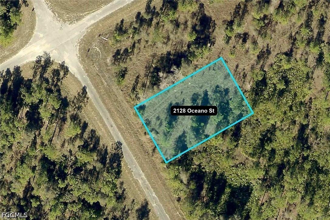 2128 Oceano St., Lehigh Acres, FL 33972