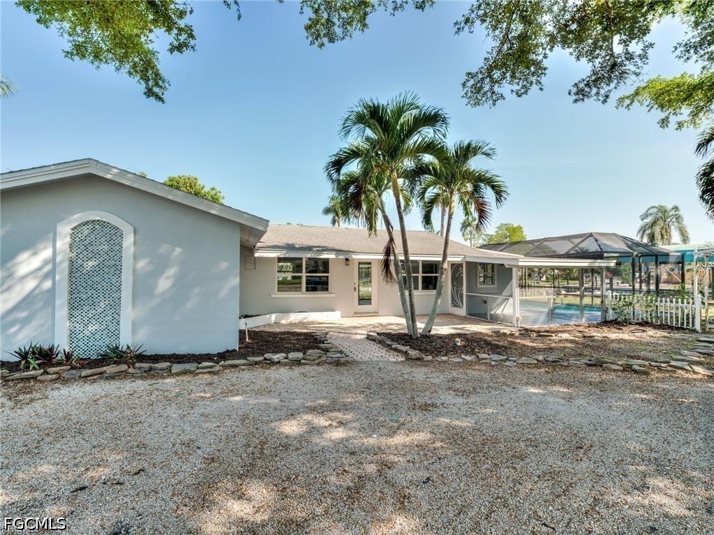 16 Estate Dr., North Fort Myers, FL 33917
