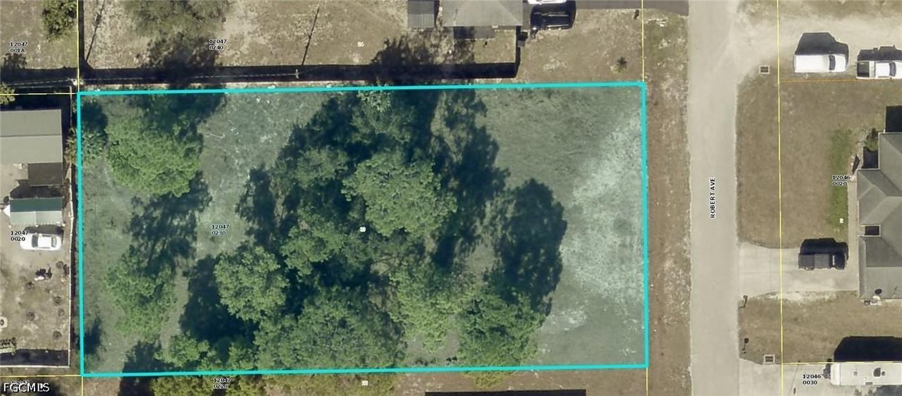 321 Robert Ave., Lehigh Acres, FL 33936