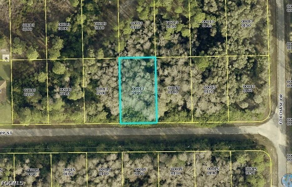 667 Knapp St., Lehigh Acres, FL 33974