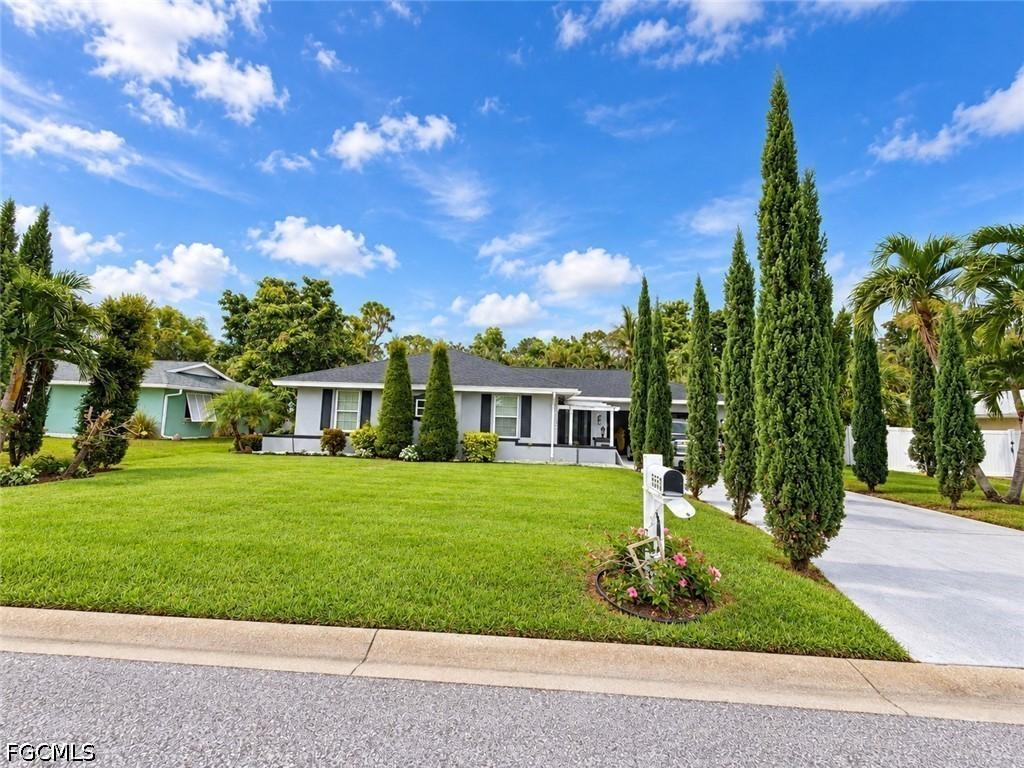 5550 New Pine Lake Dr., Fort Myers, FL 33907