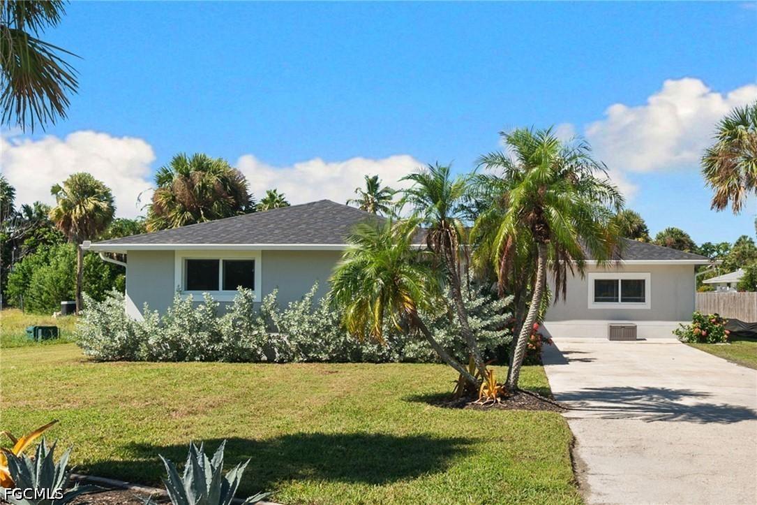 657 Cardium St., Sanibel, FL 33957