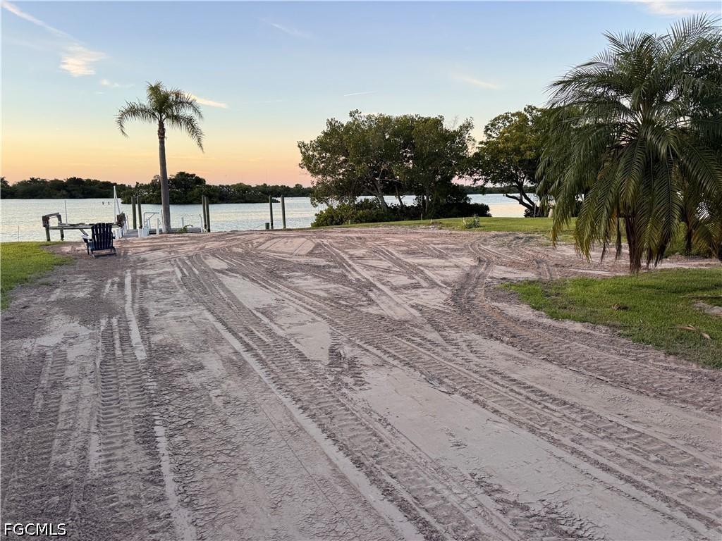 321 Shoreland Dr., Fort Myers, FL 33905
