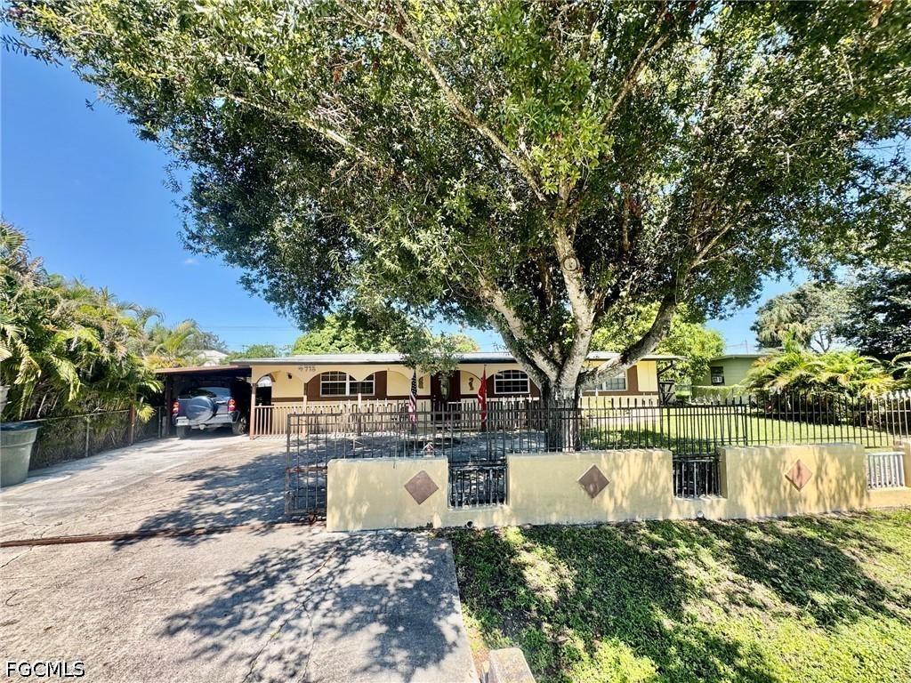 4715 Nottingham Dr., Fort Myers, FL 33905