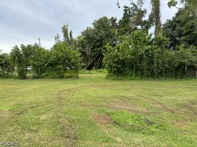 842 Whispering Pines Rd., Cape Coral, FL 33993
