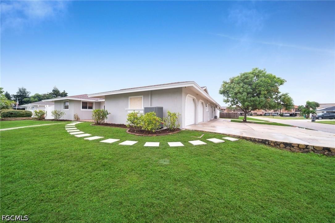 3702 SE 12th Pl., Cape Coral, FL 33904