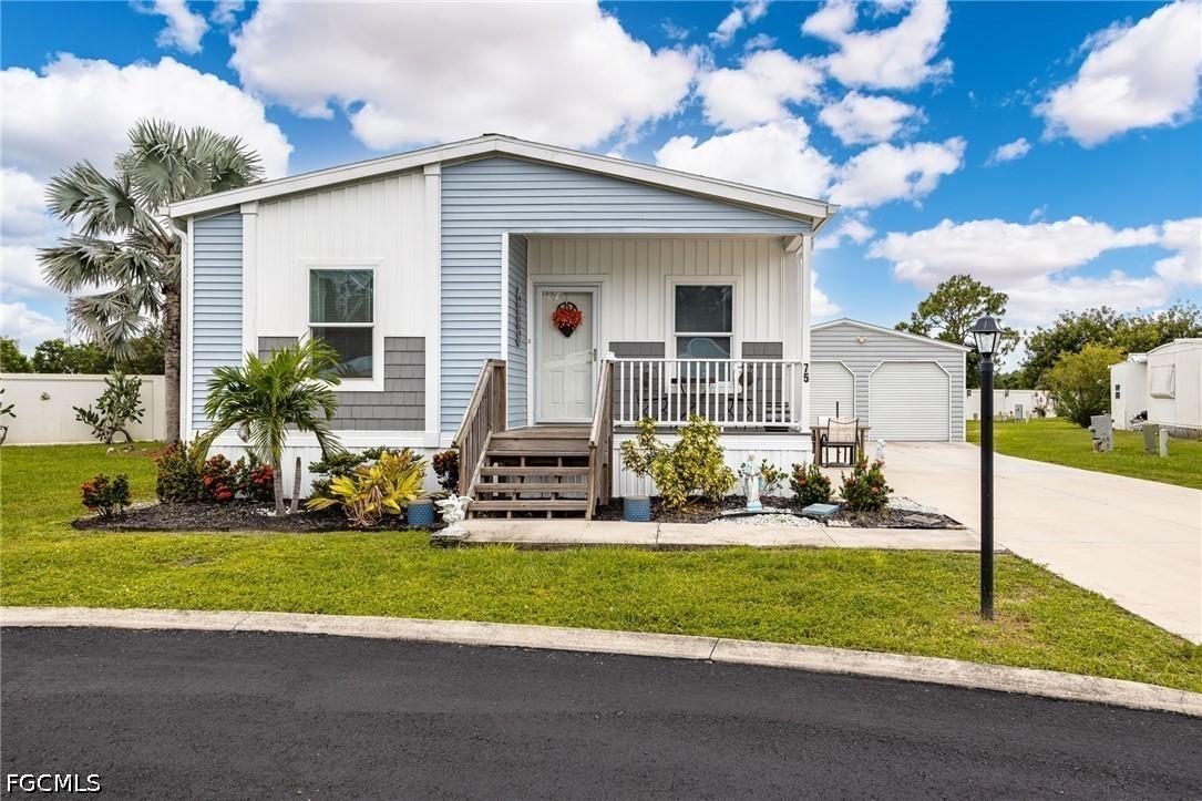 75 Sanders Ct., North Fort Myers, FL 33903