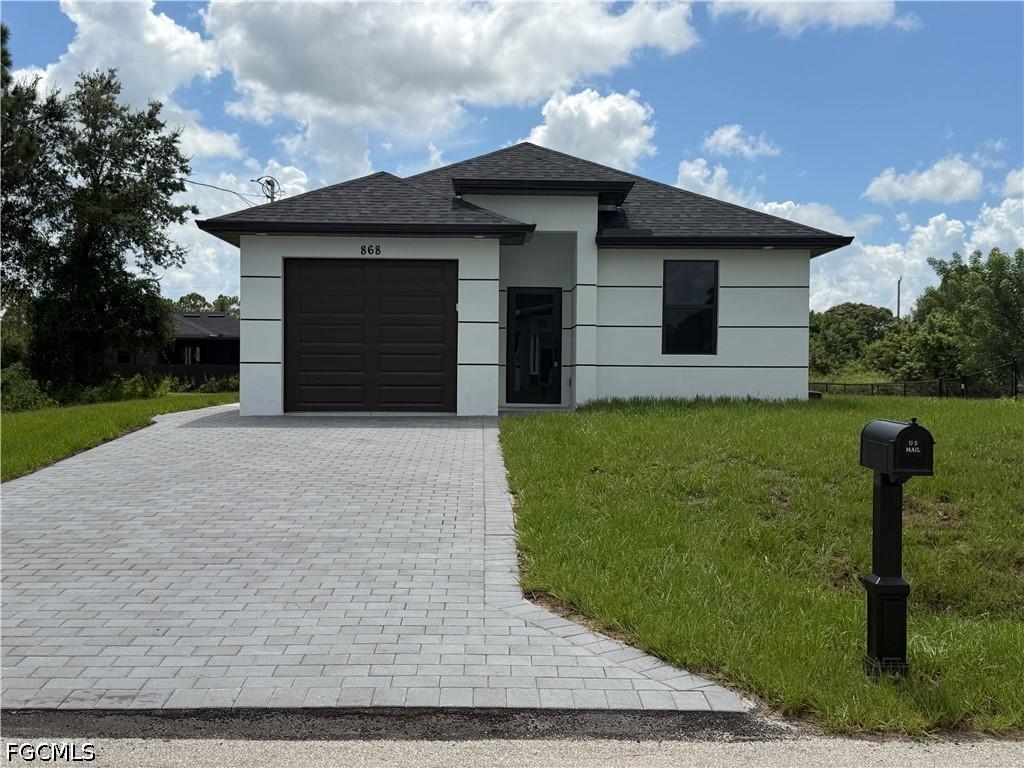 868 Carbon St., Lehigh Acres, FL 33974