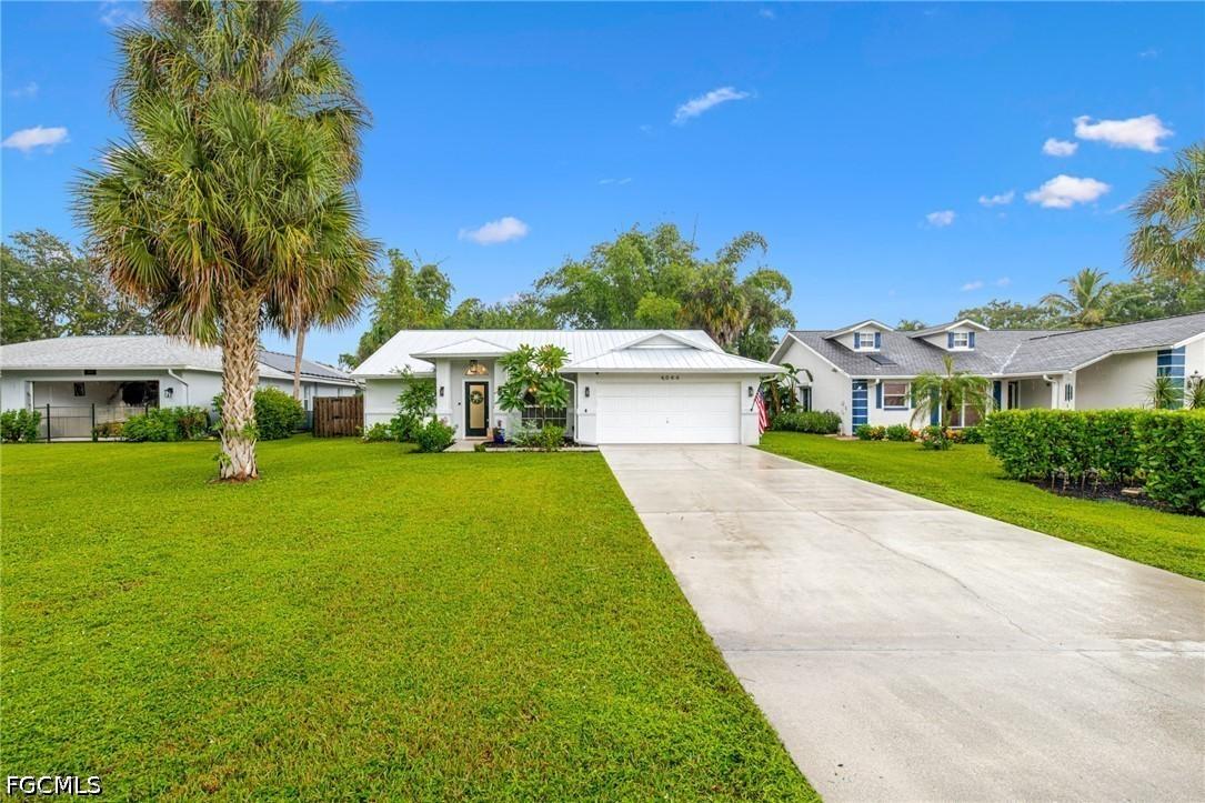 4044 Sawgrass Ln., Naples, FL 34112