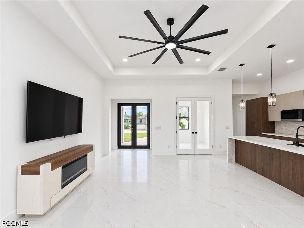 2127 NE 34th Ter., Cape Coral, FL 33909