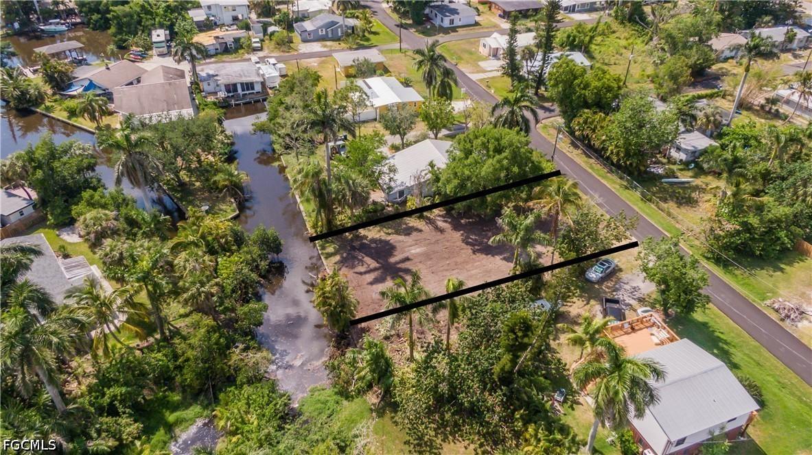 67 Oak St., North Fort Myers, FL 33903