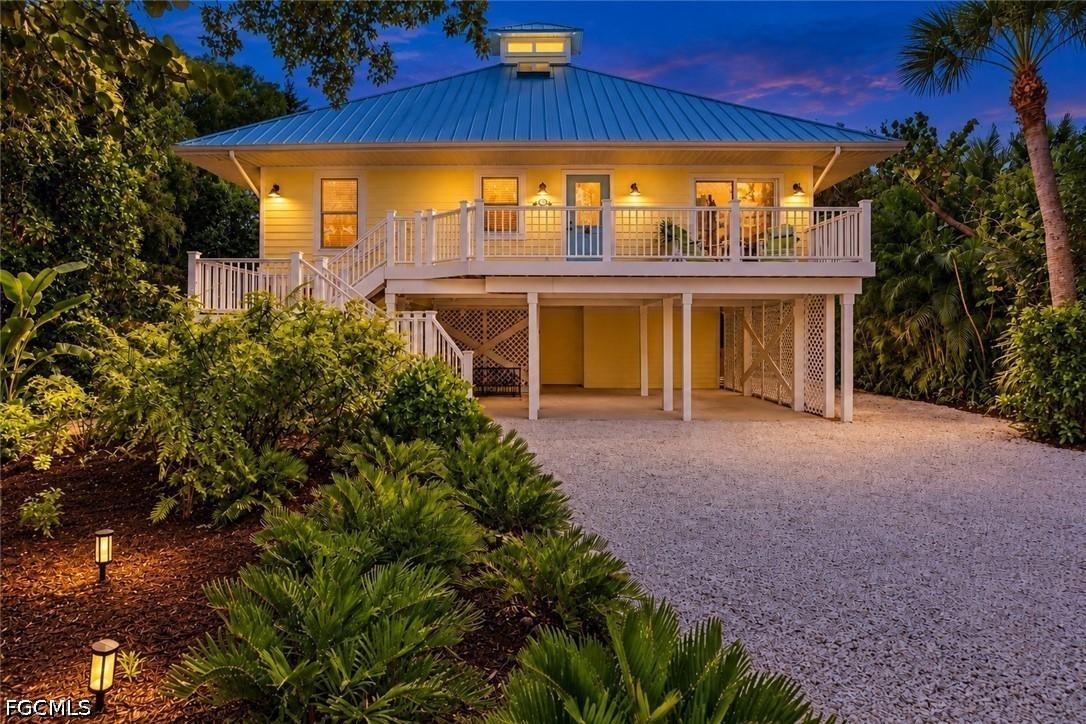 726 Cardium St., Sanibel, FL 33957