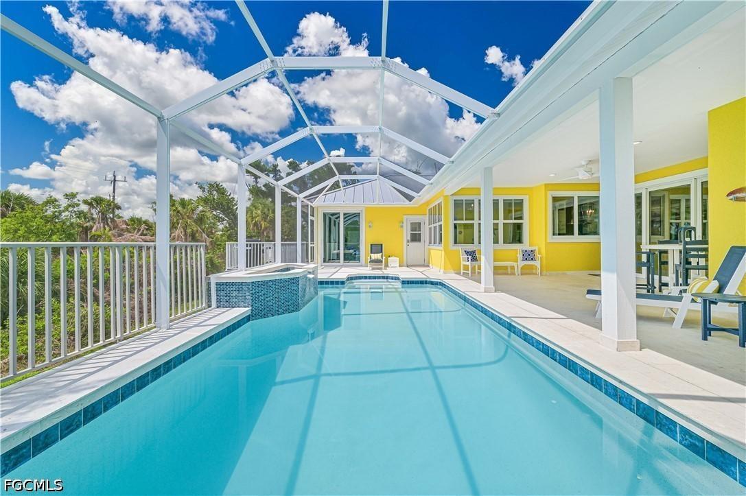335 Cowry Ct., Sanibel, FL 33957