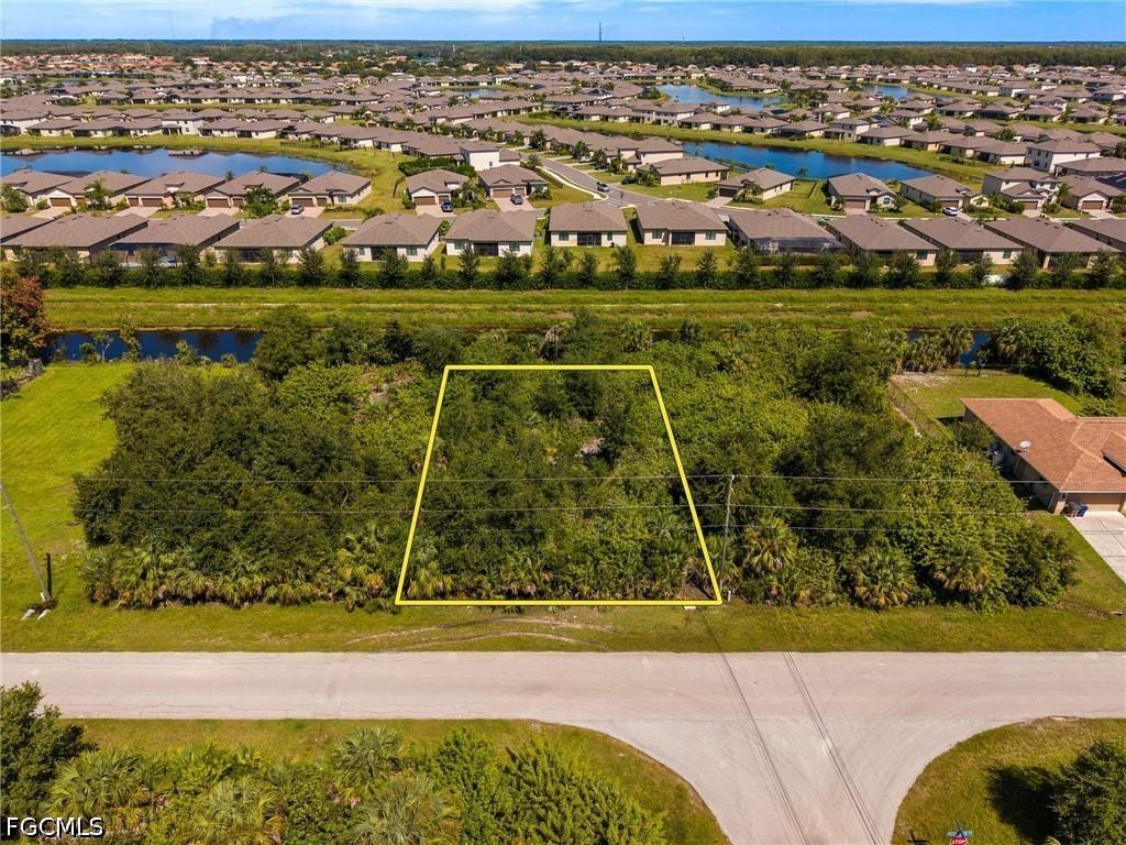3742 Hyde Park Dr., Fort Myers, FL 33905