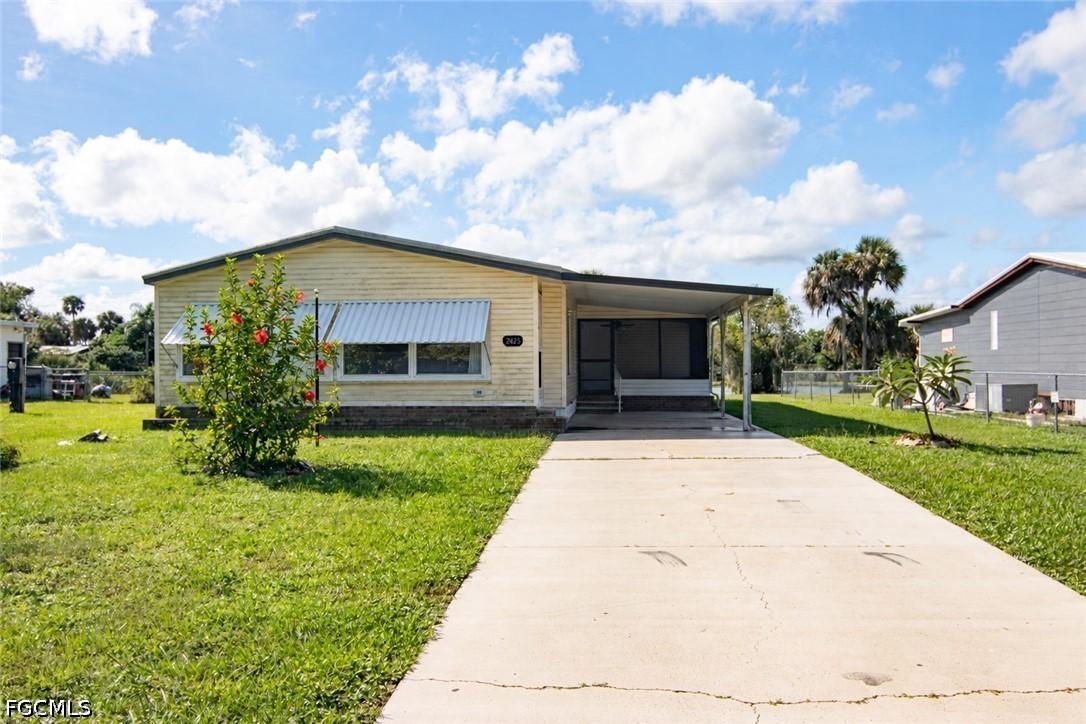 2425 Zoysia Ln., North Fort Myers, FL 33917