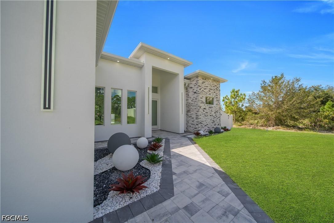 752 Clancy St., Lehigh Acres, FL 33974