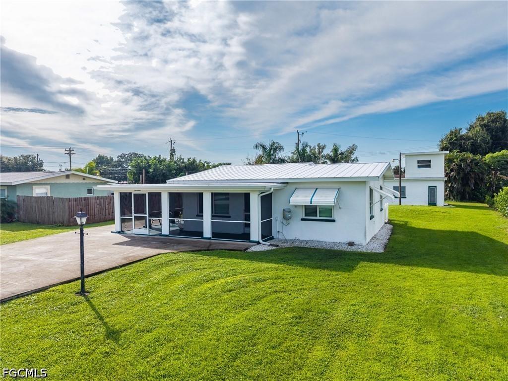17 Victoria Dr., North Fort Myers, FL 33917
