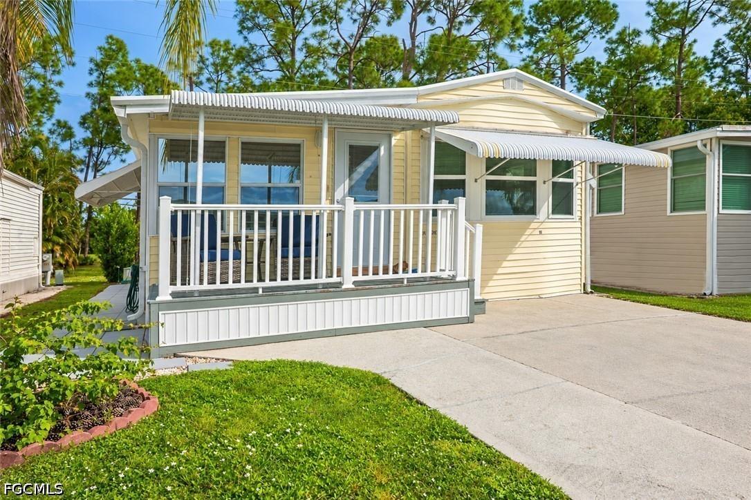 253 Caravan Cir., North Fort Myers, FL 33903