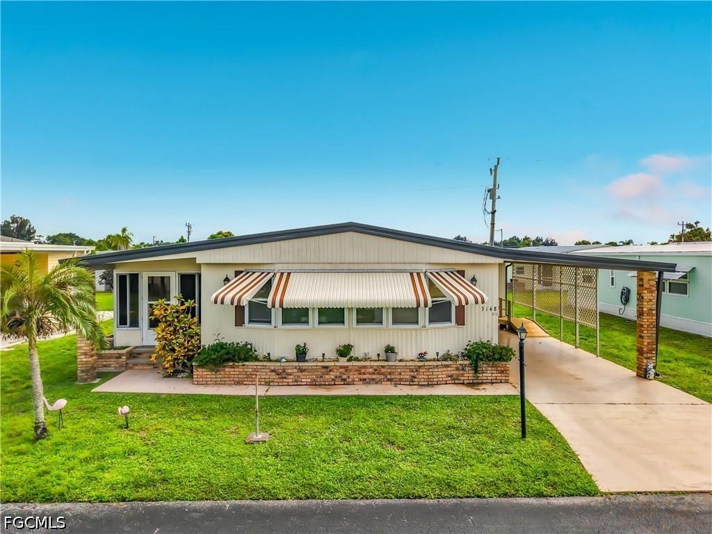 3148 Indian Village Ln., North Fort Myers, FL 33917