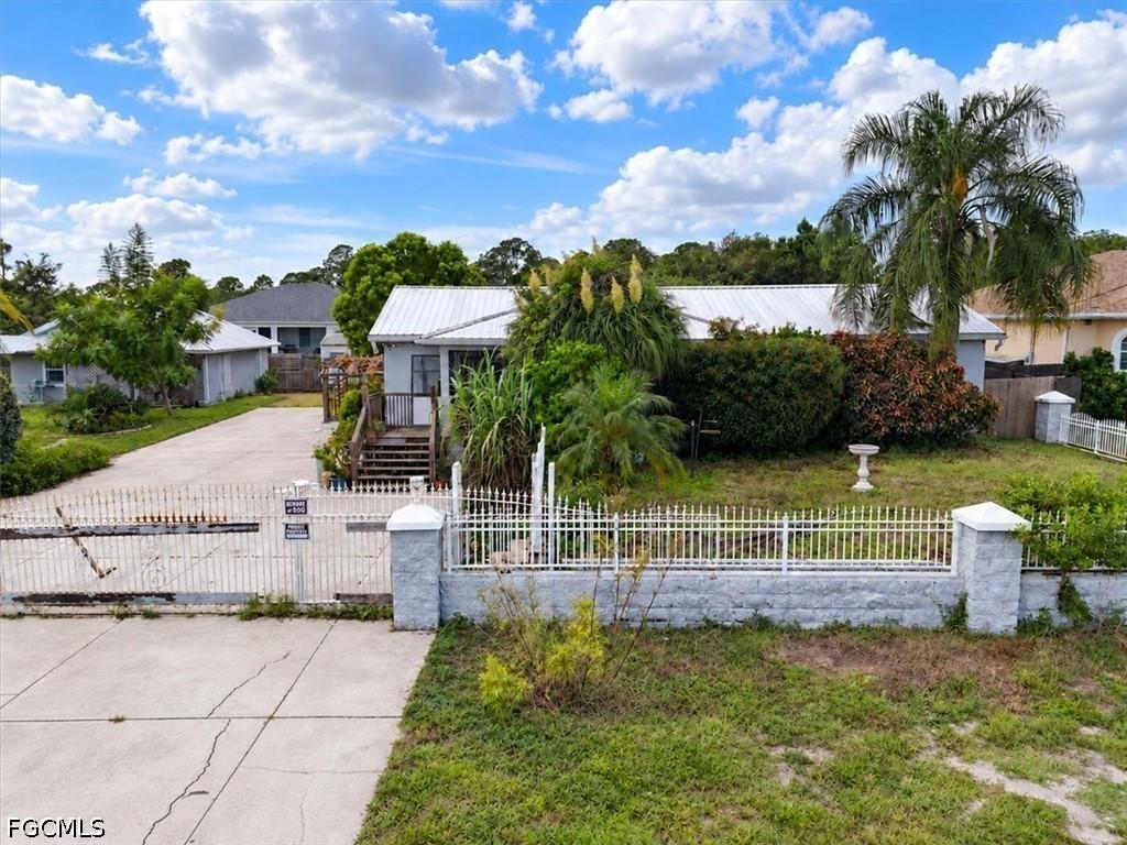 4702 Olive Ave., Lehigh Acres, FL 33976