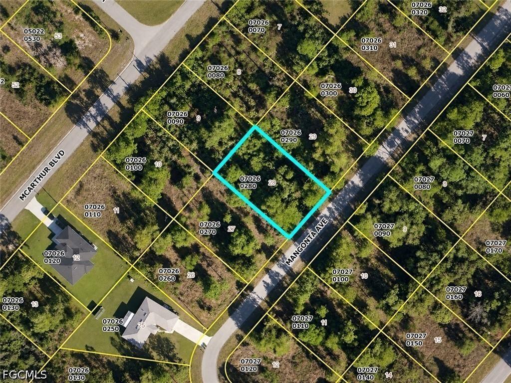 348 Mangonia Ave., Lehigh Acres, FL 33974