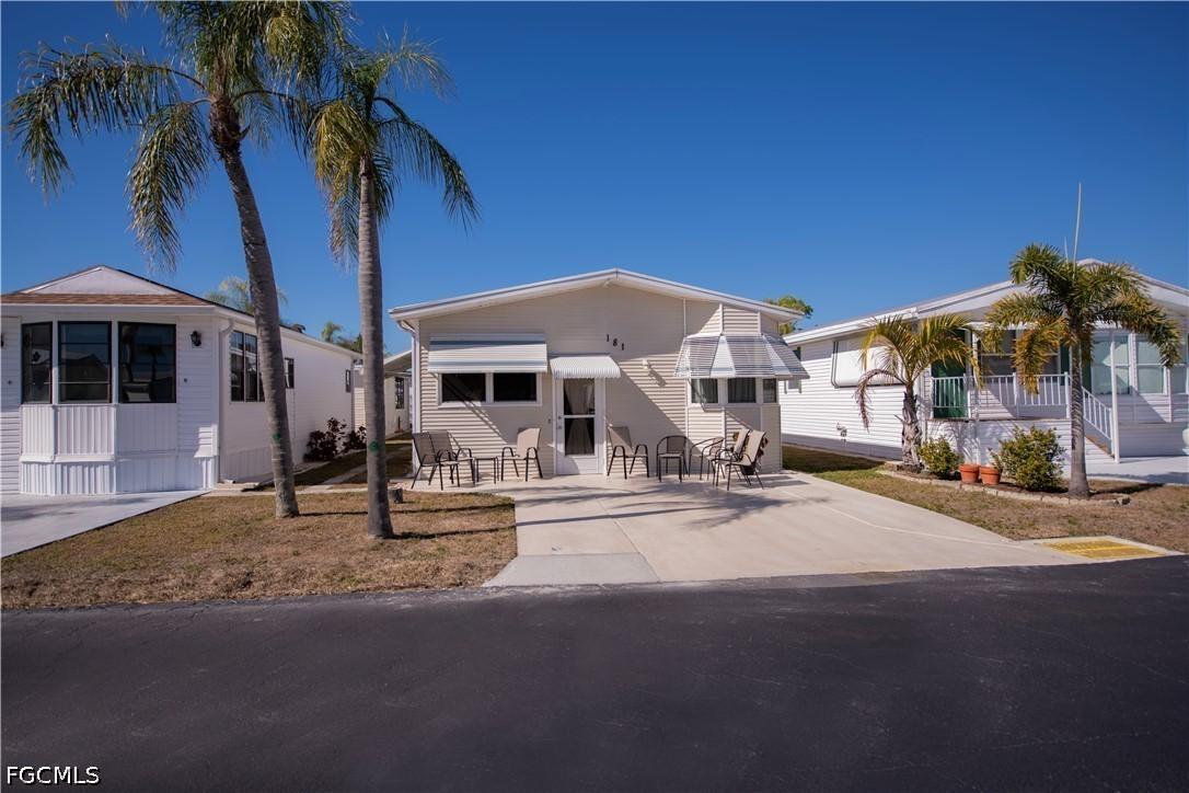 181 Caravan Cir., North Fort Myers, FL 33903