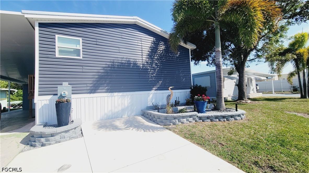 352 Shoreland Dr., Fort Myers, FL 33905