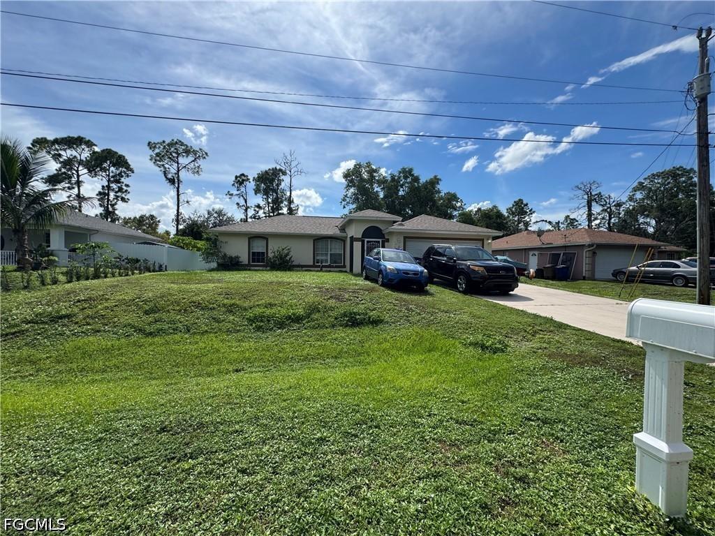 3003 Nadine Ln., Lehigh Acres, FL 33971