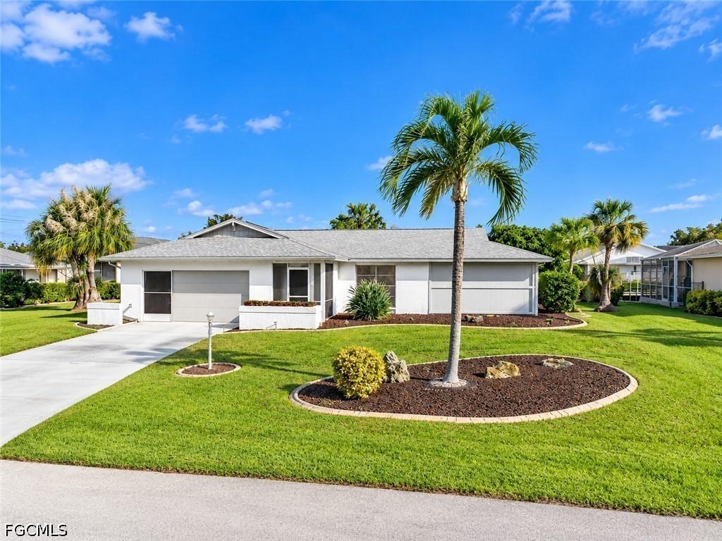 907 SE 33rd Ter., Cape Coral, FL 33904