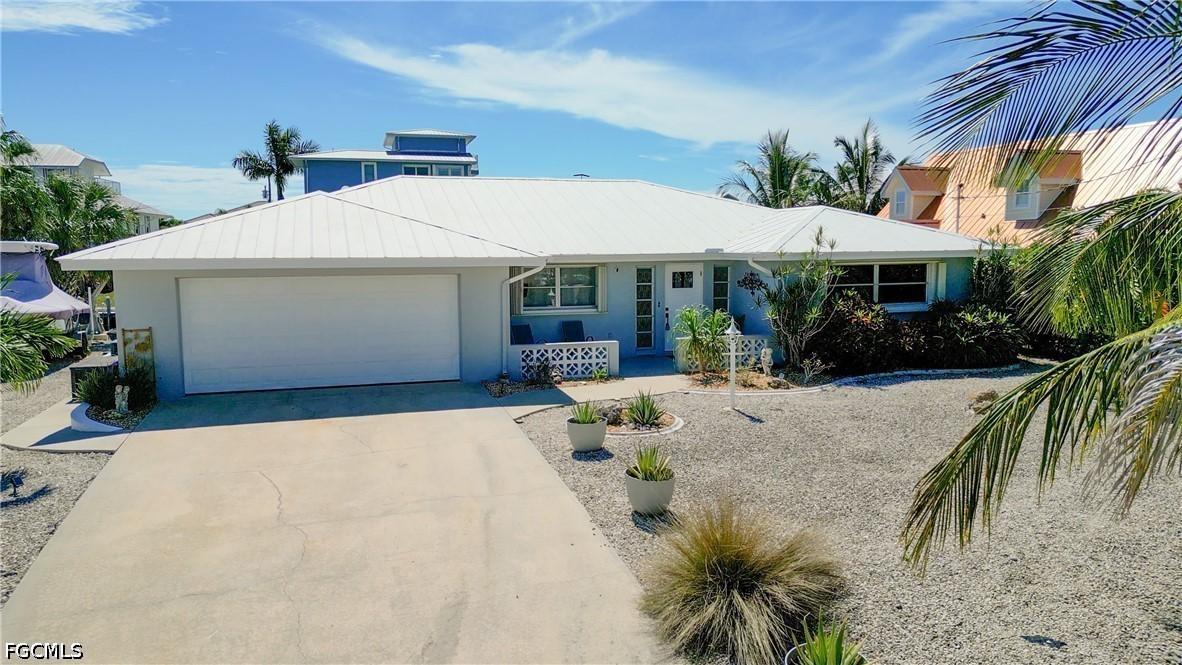 2277 Sapodilla Ln., St James City, FL 33956
