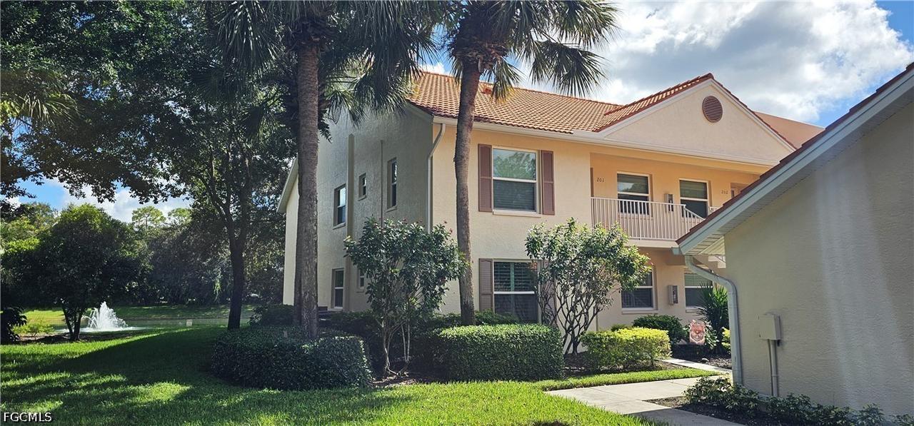 289 Robin Hood Cir. #101, Naples, FL 34104