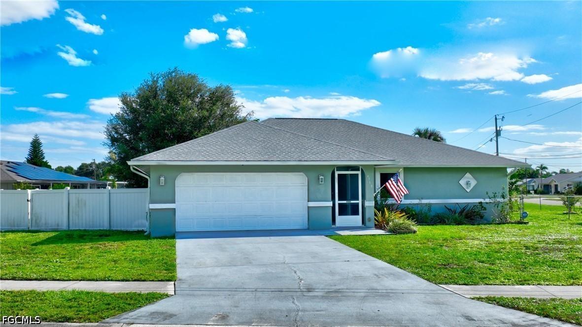 4718 Forest Glen Dr., North Fort Myers, FL 33903