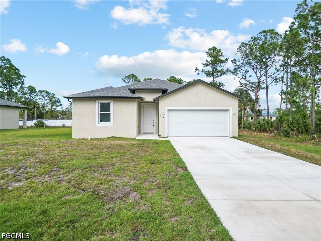 566 Woodview Dr., Lehigh Acres, FL 33972