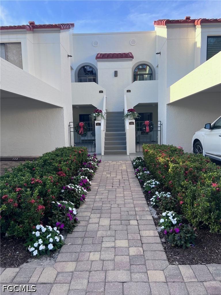 619 Beachwalk Cir. #I201, Naples, FL 34108