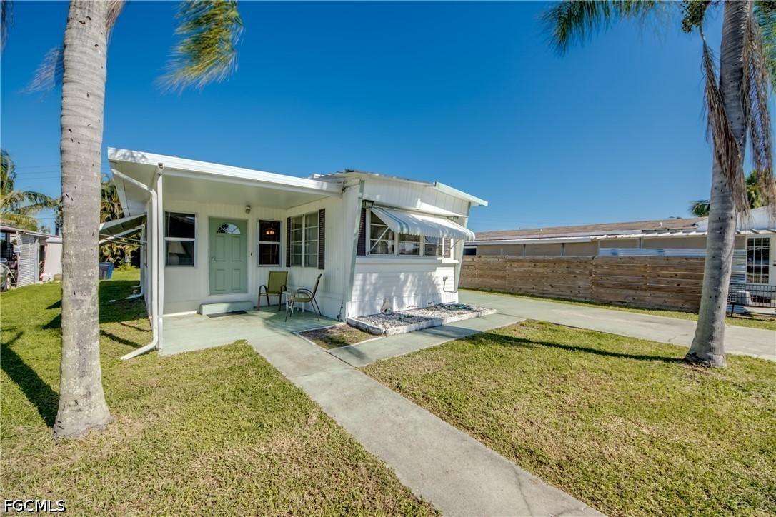 123 Amber Ave., North Fort Myers, FL 33917