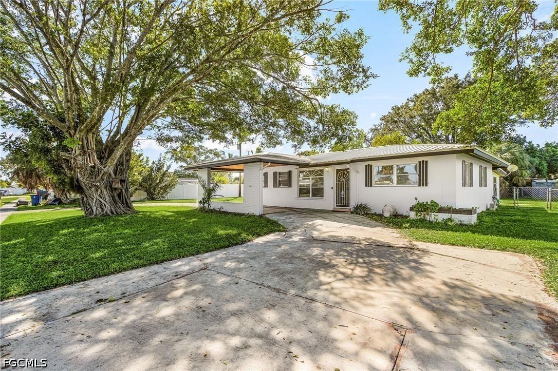 4581 Tennyson Dr., North Fort Myers, FL 33903