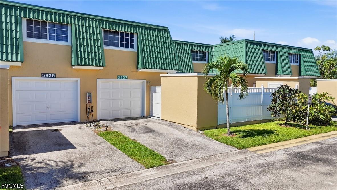 5837 Whiting Ct., Fort Myers, FL 33919