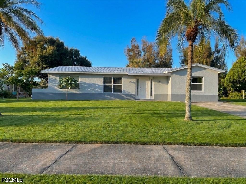 3846 Edgewood Ave., Fort Myers, FL 33916