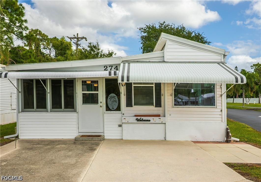 274 Caravan Cir., North Fort Myers, FL 33903