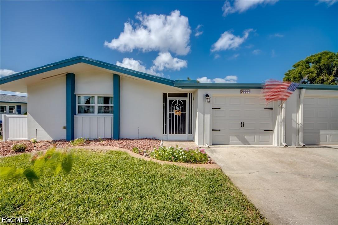 5574 Hamlet Ln., Fort Myers, FL 33919