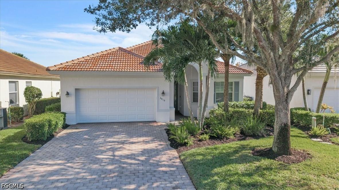 3910 Lakeview Isle Ct., Fort Myers, FL 33905