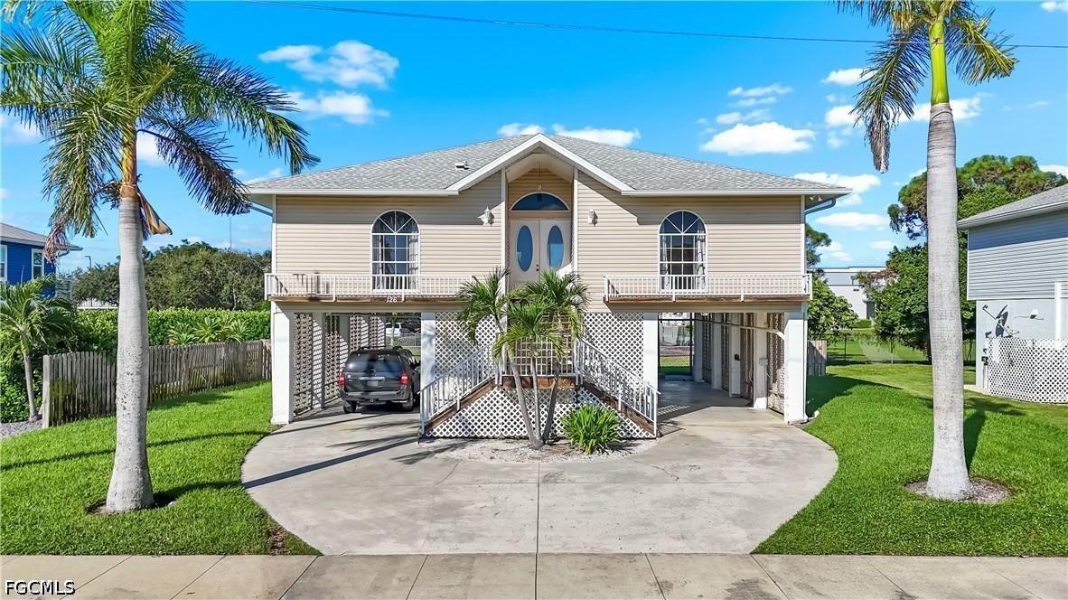 126 Greenview St., Marco Island, FL 34145