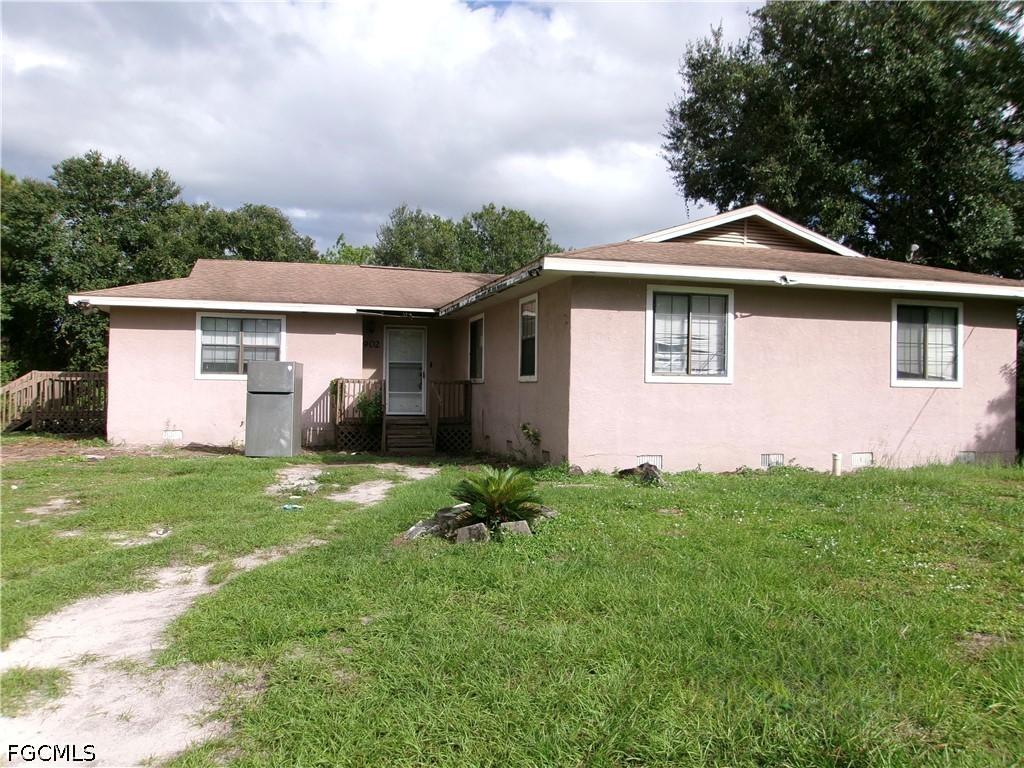 902 Poinsettia Ave., Lehigh Acres, FL 33972