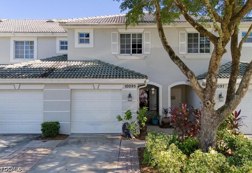 10095 Pacific Pines Ave., Fort Myers, FL 33966