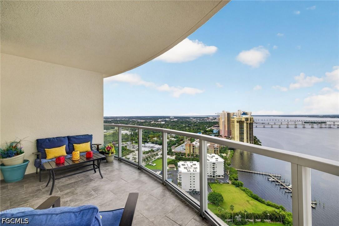 3000 Oasis Grand Blvd. #2807, Fort Myers, FL 33916