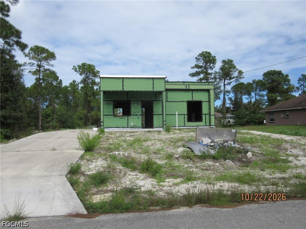 941 Binkley St., Lehigh Acres, FL 33974