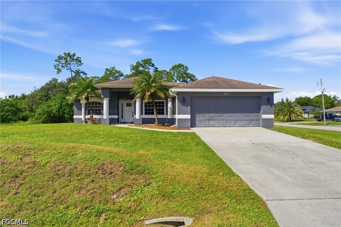 2017 Olsen Ln., Lehigh Acres, FL 33972