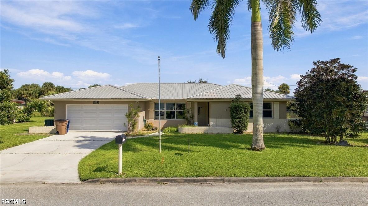 203 Fireside Ct., Lehigh Acres, FL 33936
