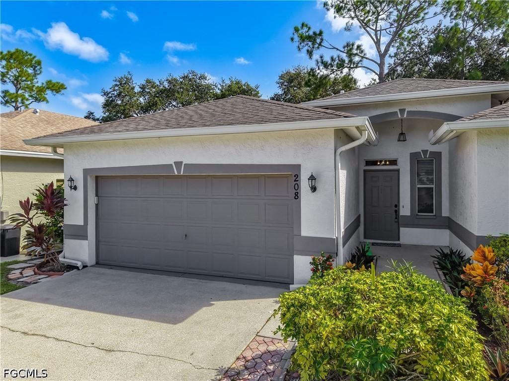 208 Stanhope Cir., Naples, FL 34104